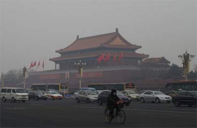 中国多地开启雾霾模式 北京再陷严重污染